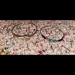 2 difference bracelets